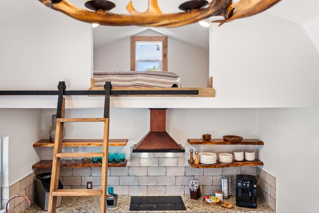 Romantic Tiny Luxury Retreat W Heated Pool, Sauna N Outdoor Shower In Wimberley 10 Acres Exterior photo